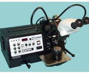Model 572A Thermosonic Wedge Bonder